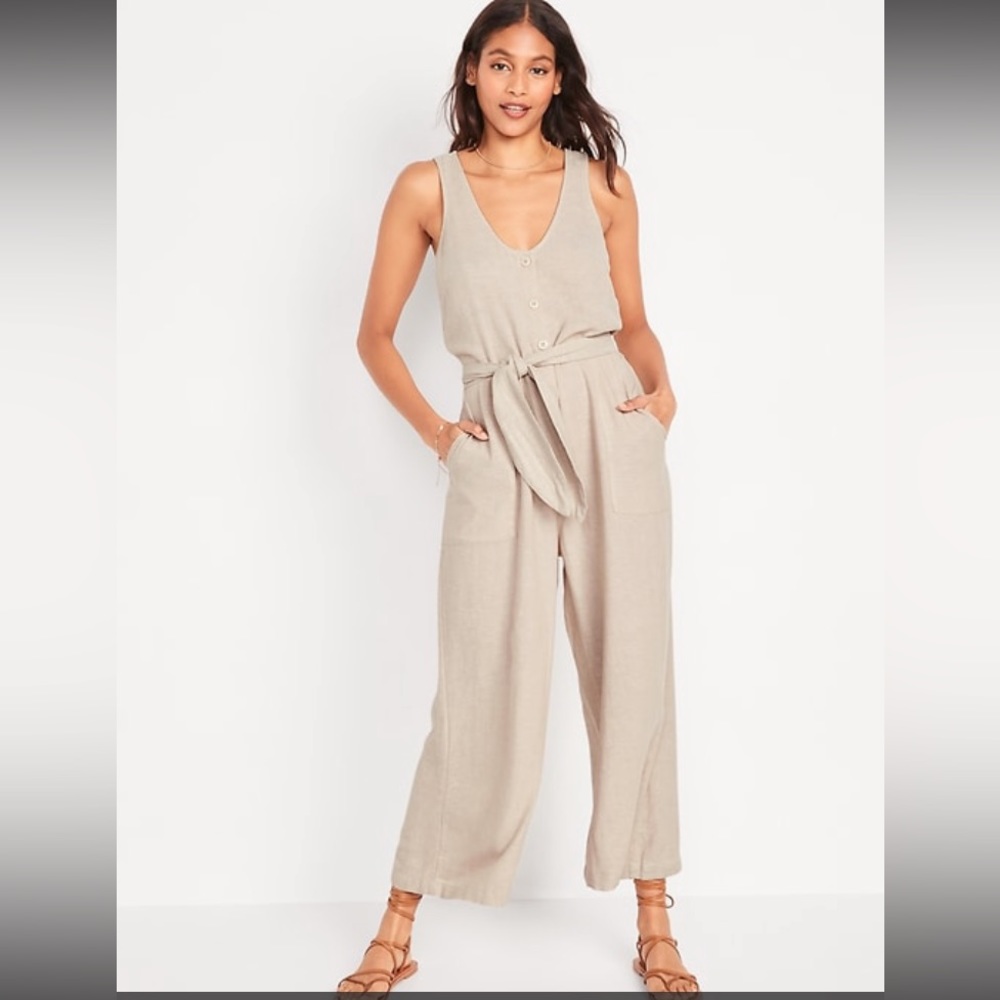 Sleeveless Voop-Neck Cropped Waist-Defined Linen-Blend Jumpsuit Medium Tall
